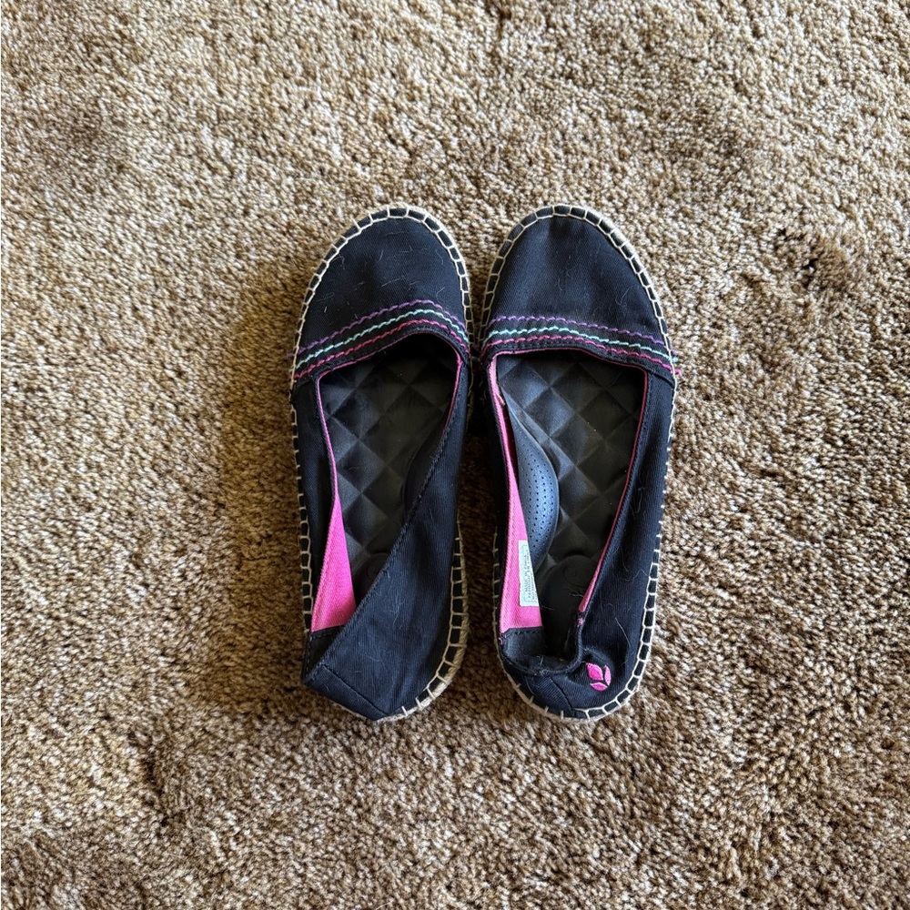 Black Reef flat sandal shoes with pink and blue accents; excellent condition